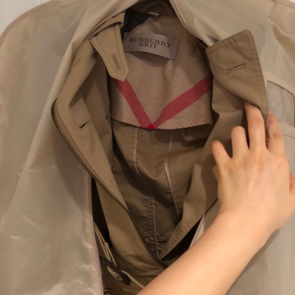 ⛔️ SOLD ⛔️ Burberry Short Trench - Picture 5 of 7
